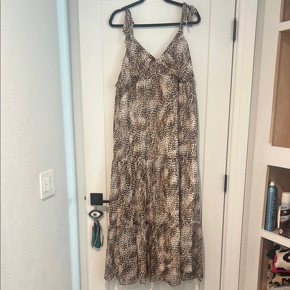 Elegant Brown Patterned Maxi Dress - Picture 1 of 5